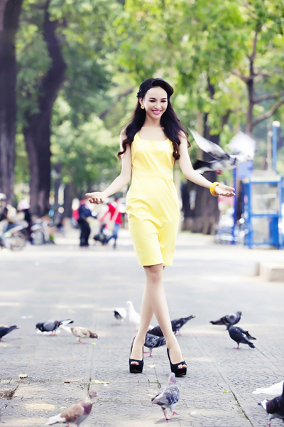 "Ngọc[-]Diễm[-]hiện[-]tất[-]bật[-]chuẩn[-]bị[-]cho[-]đêm[-]nhạc[-]từ[-]thiện[-]vào[-]ngày[-]1/9[-]tới[-]tại[-]quê[-]nhà[-]Cam[-]Ranh.[-]Đêm[-]nhạc[-]được[-]hoa[-]hậu[-]tổ[-]chức[-]nhằm[-]vận[-]động[-]các[-]suất[-]học[-]bổng[-]cho[-]các[-]em[-]học[-]sinh[-]nghèo[-]hiếu[-]học[-]nhân[-]dịp[-]năm[-]học[-]mới[-]với[-]sự[-]tham[-]gia[-]của[-]nhiều[-]ca[-]sĩ[-]-[-]người[-]mẫu[-]tên[-]tuổi."